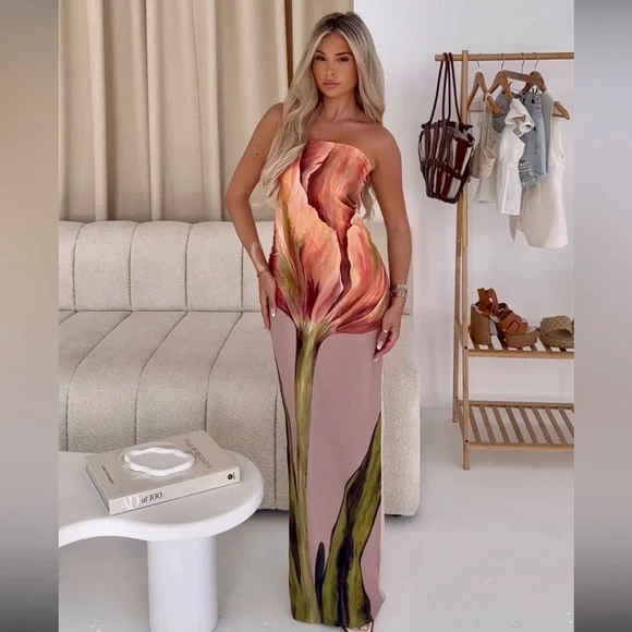 PrettyLittleThing viral dress - tulip flower maxi dress, strapless column dress - Picture 4 of 9